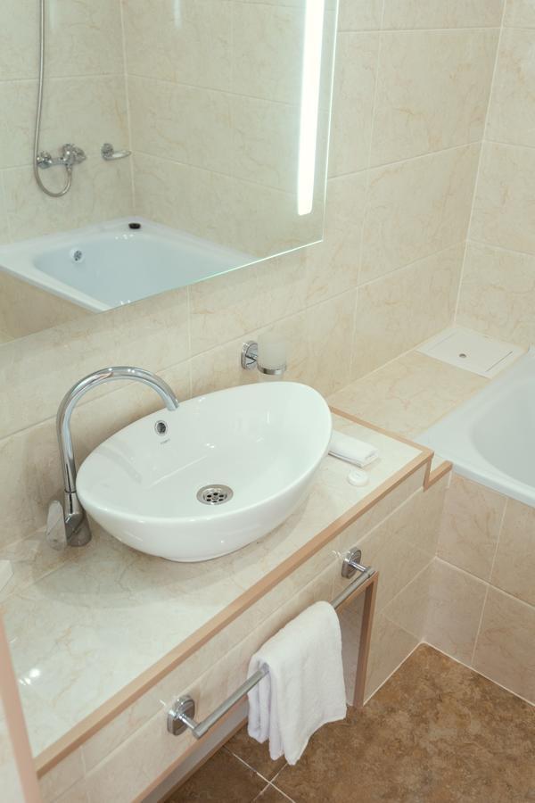 Come Inn Astana Bagian luar foto